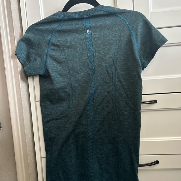 lululemon athletica Teal Short Sleeve Top - Picture 2 of 3